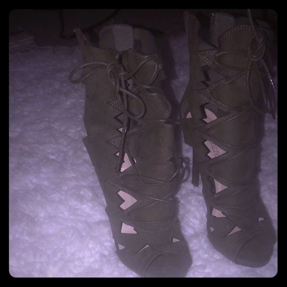 Shoe
